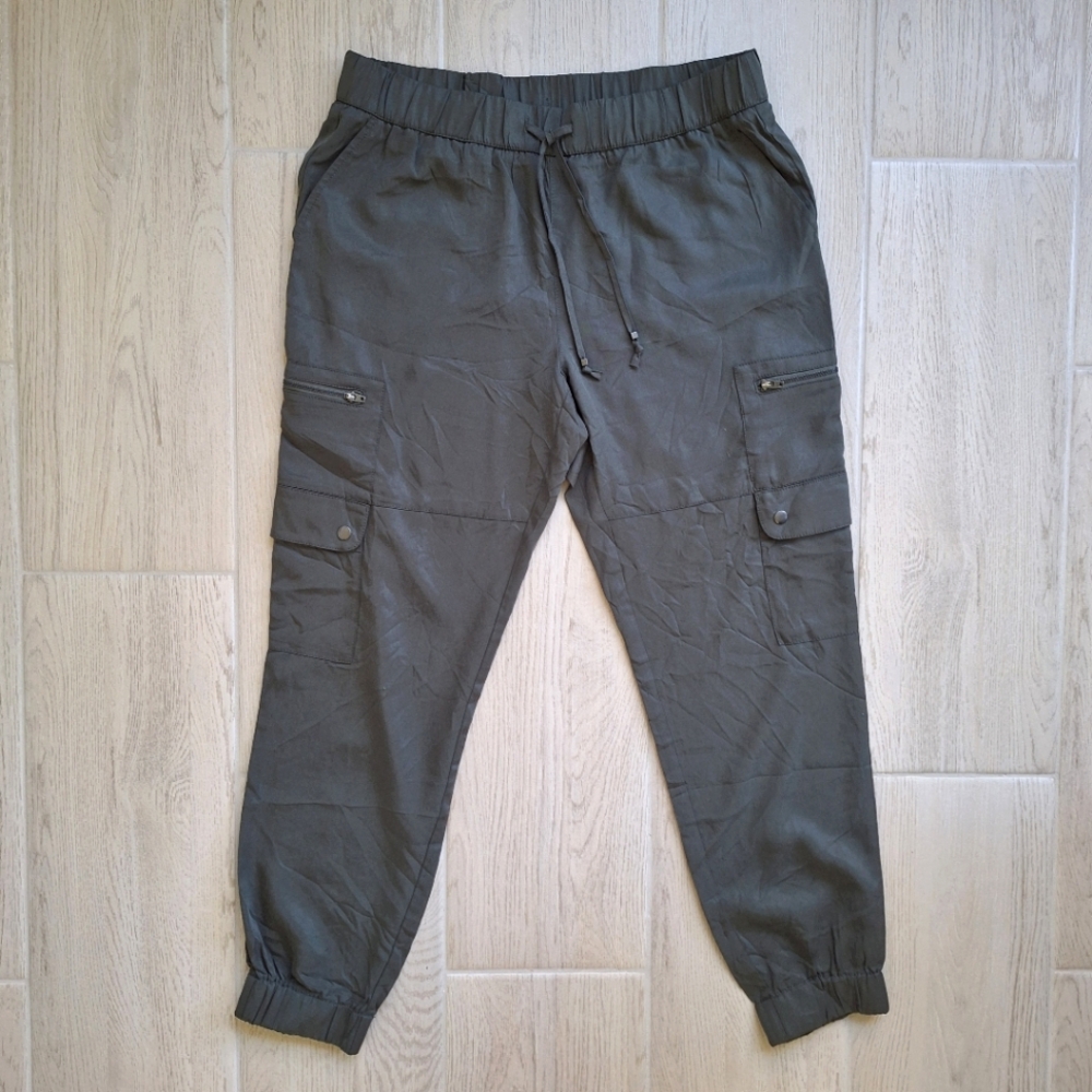 Banana Republic women's olive green baggy cargo pant joggers  - size medium